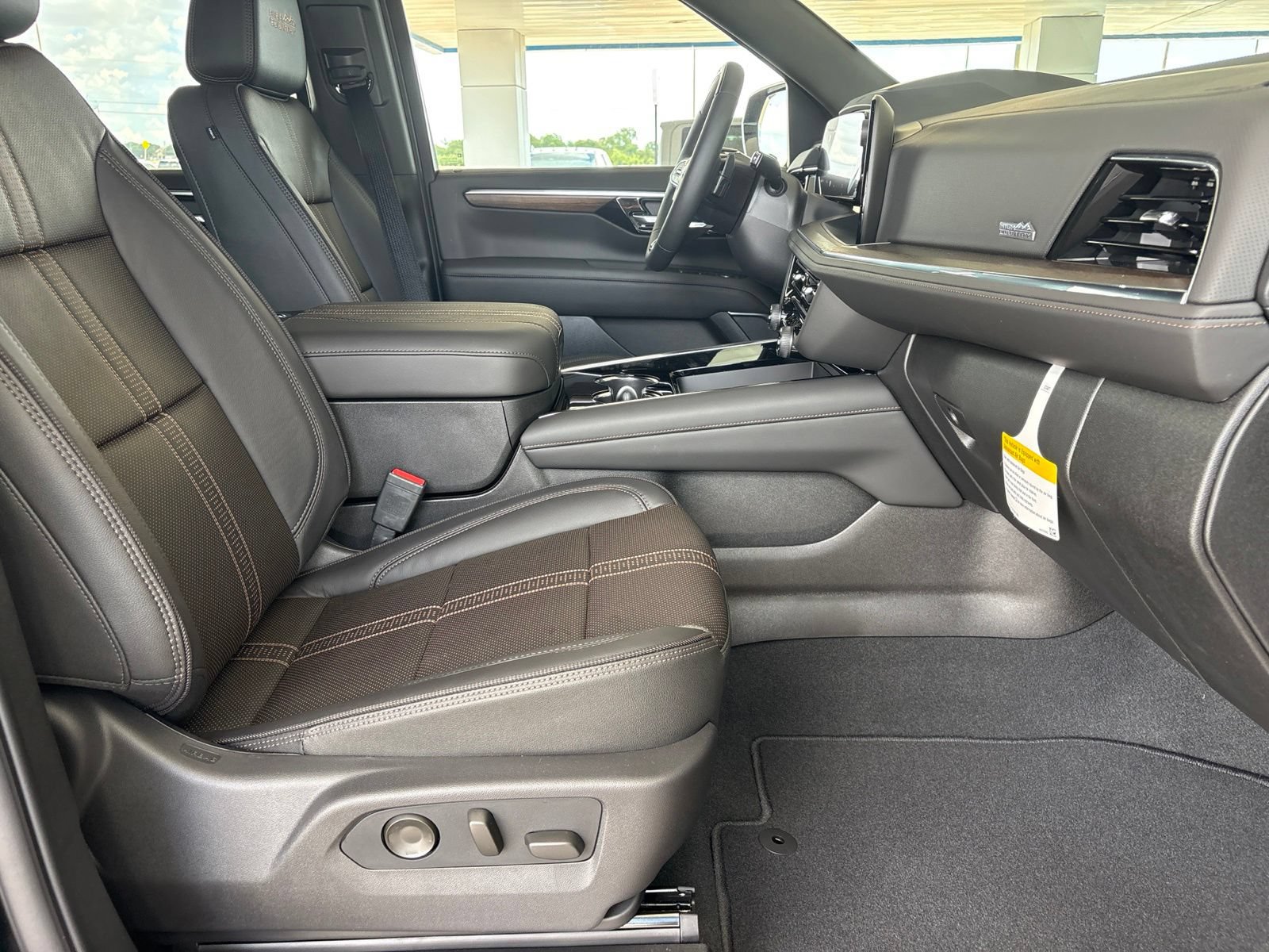 New 2026 Chevrolet Suburban High Country AWD/4WD image 26