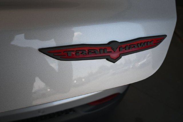 Used 2025 Jeep Compass Trailhawk AWD/4WD image 18