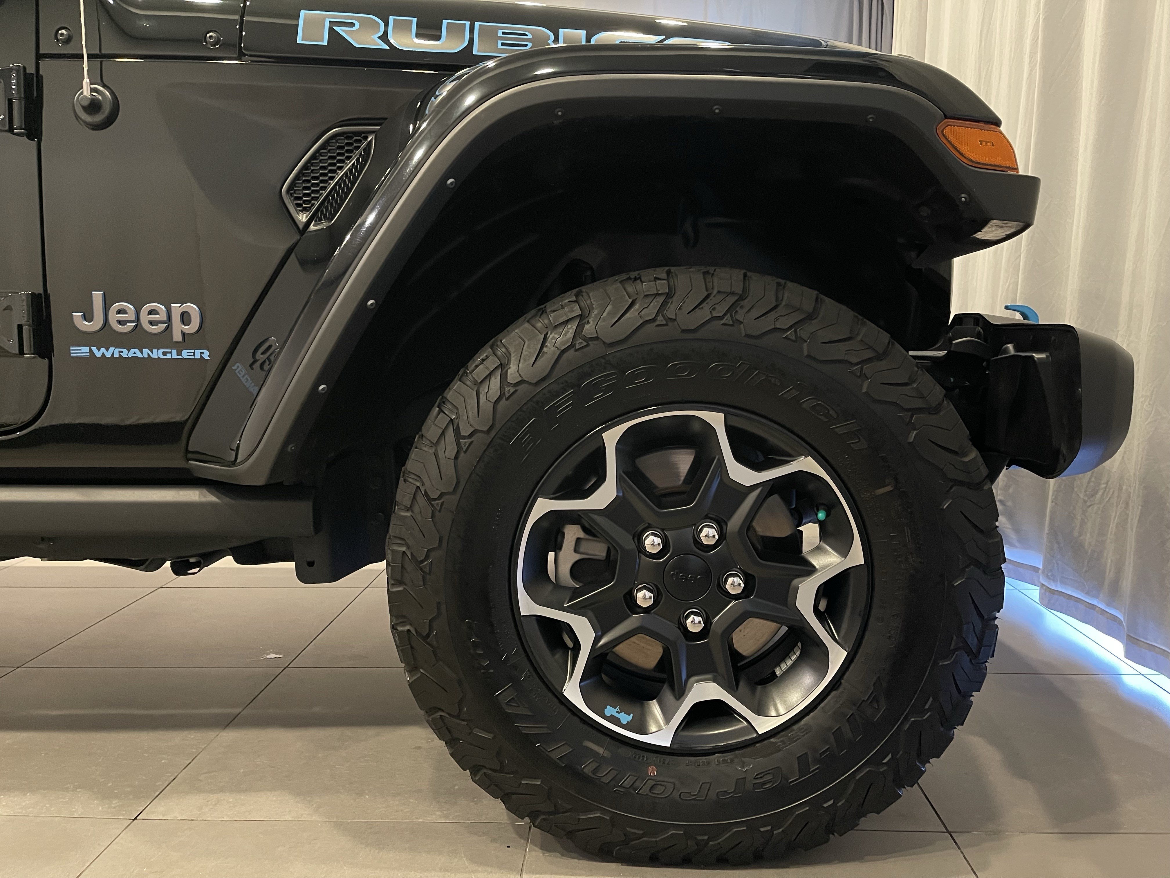 Used 2023 Jeep Wrangler Unlimited Rubicon 4xe w/ Cold Weather Group AWD/4WD image 10