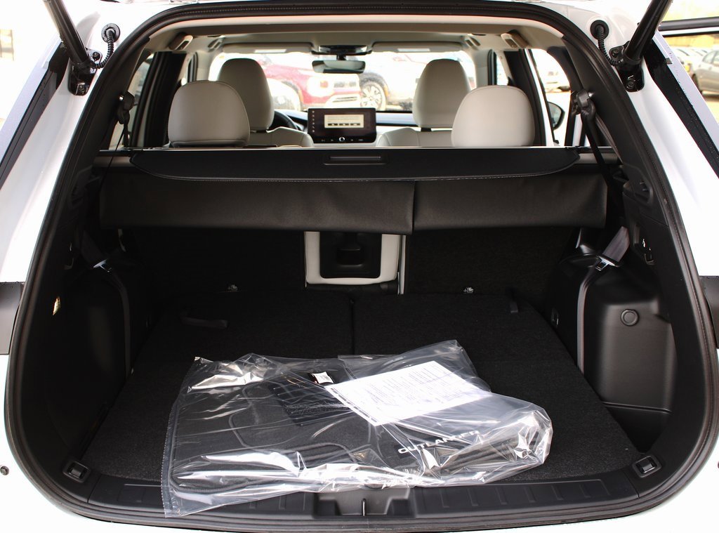 New 2025 Mitsubishi Outlander SE image 8