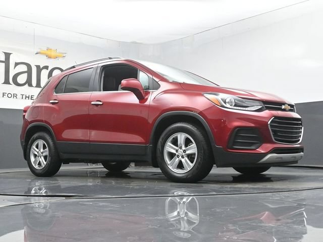 Used 2019 Chevrolet Trax LT w/ LT Convenience Package FWD image 2