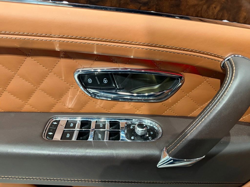 Used 2018 Bentley Bentayga AWD/4WD image 29