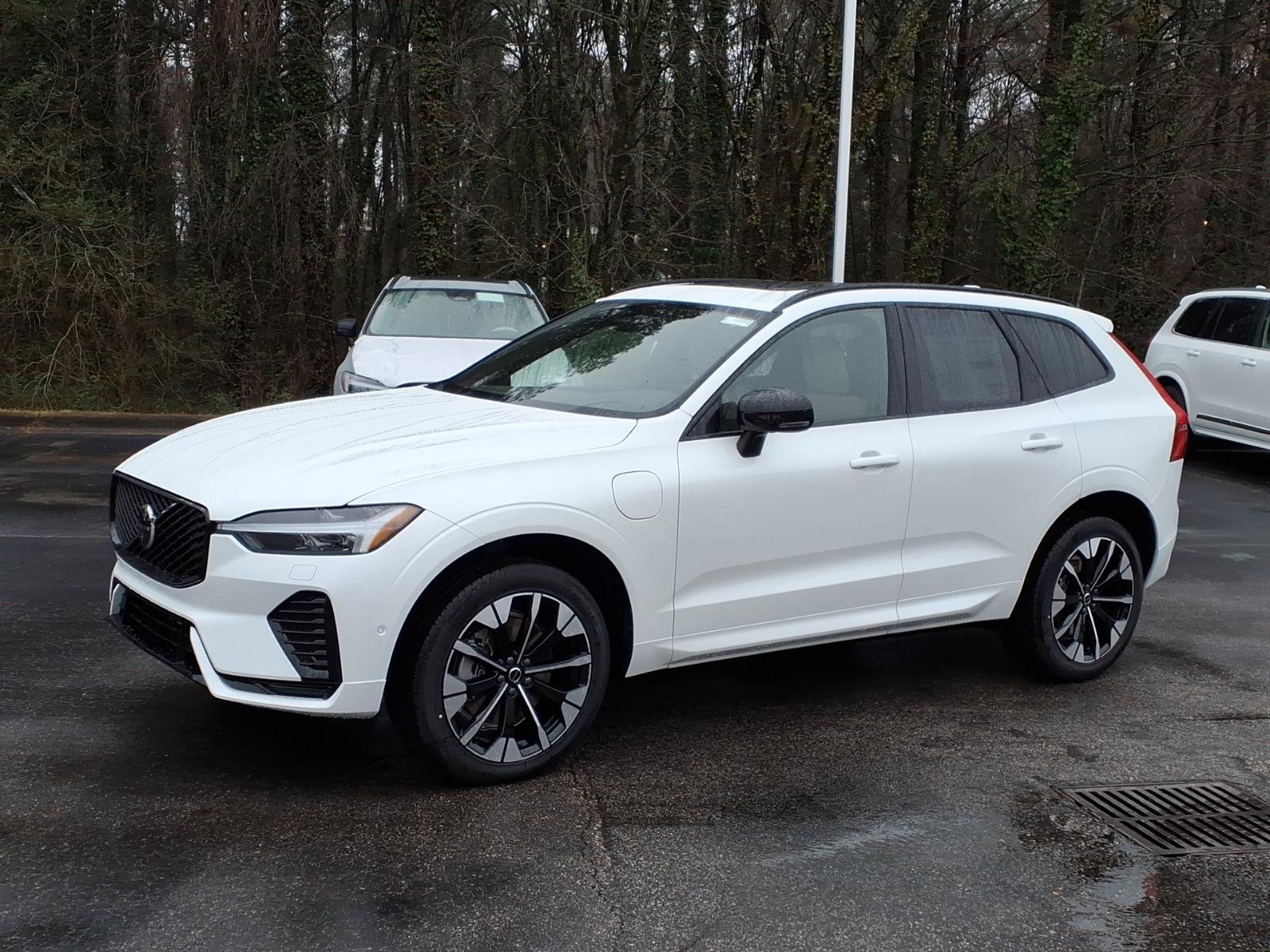 New 2026 Volvo XC60 T8 Plus w/ Protection Package Premier AWD/4WD image 9