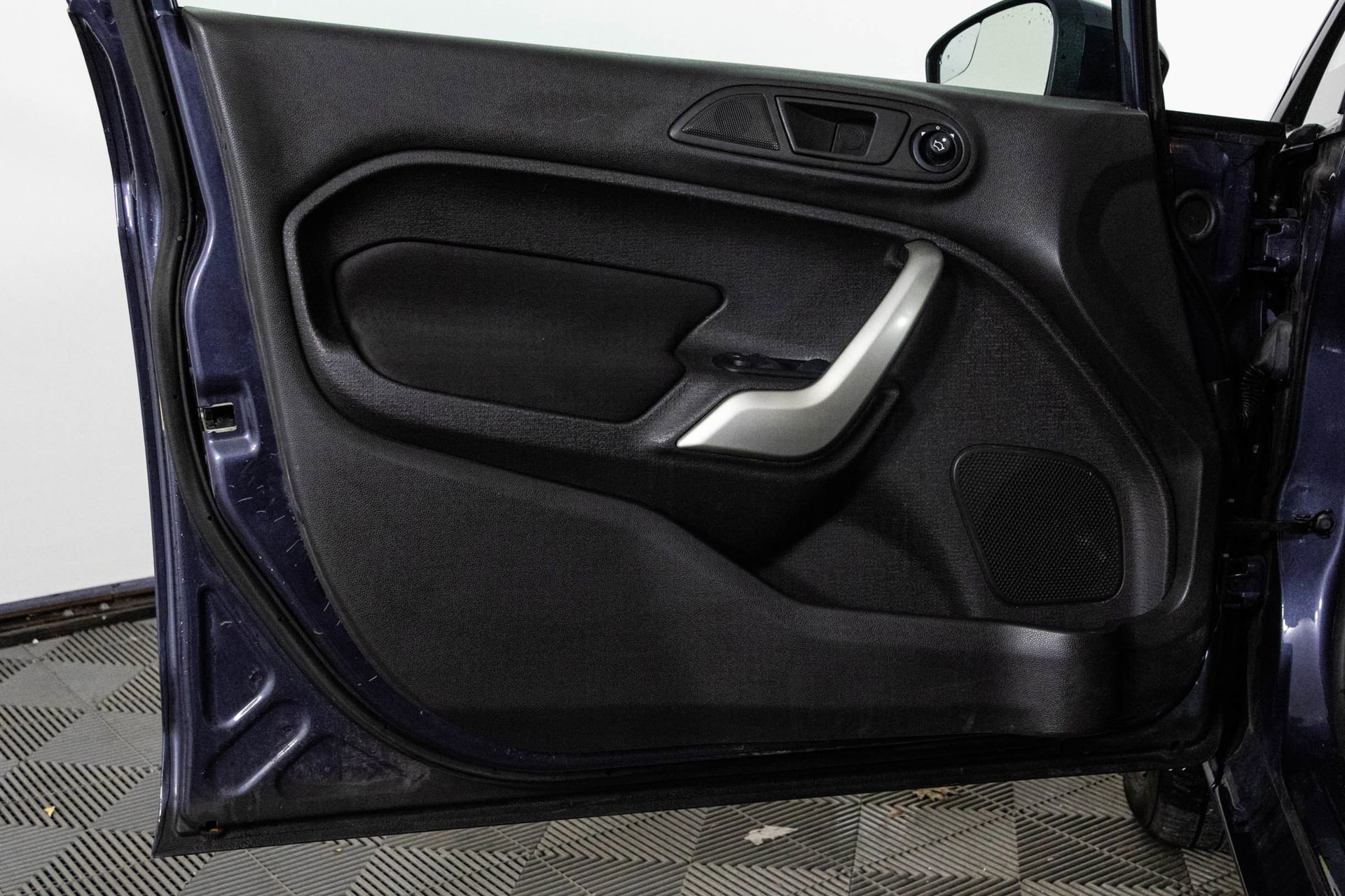 Used 2012 Ford Fiesta SE image 31