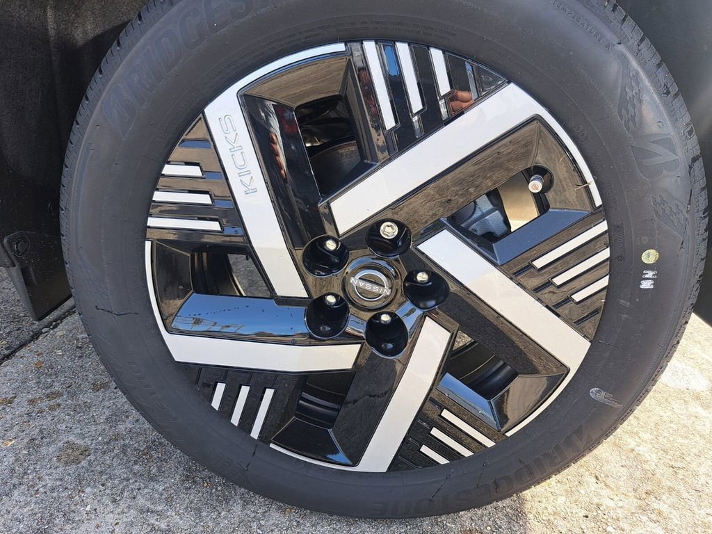 Used 2026 Nissan Kicks SV image 24
