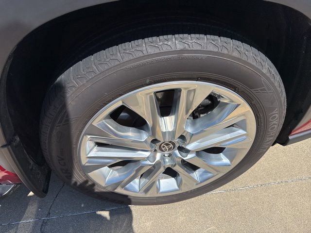 Used 2021 Toyota Highlander Limited AWD/4WD image 11