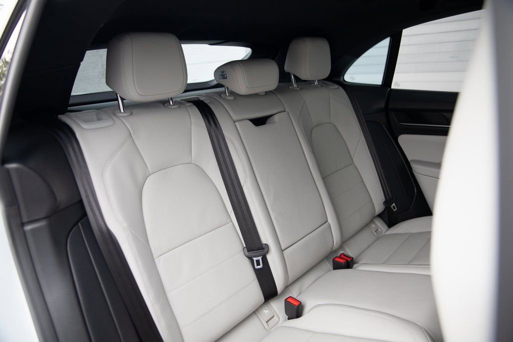 Certified 2025 Porsche Macan Electric RWD image 27