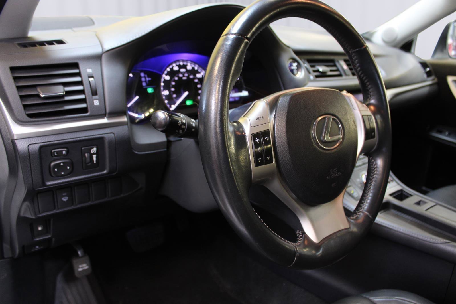 Used 2013 Lexus CT 200h w/ Premium Pkg w/Backup Camera image 14