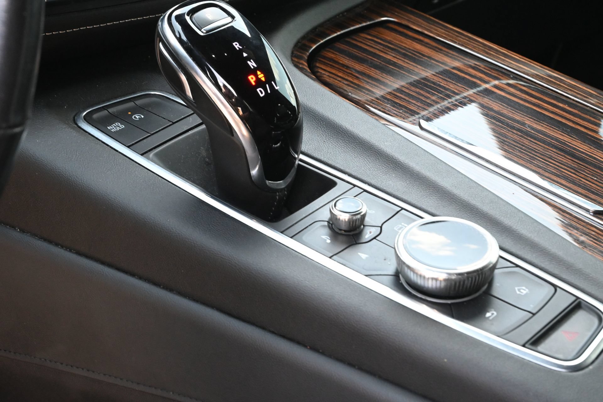 Used 2021 Cadillac Escalade Luxury RWD image 15