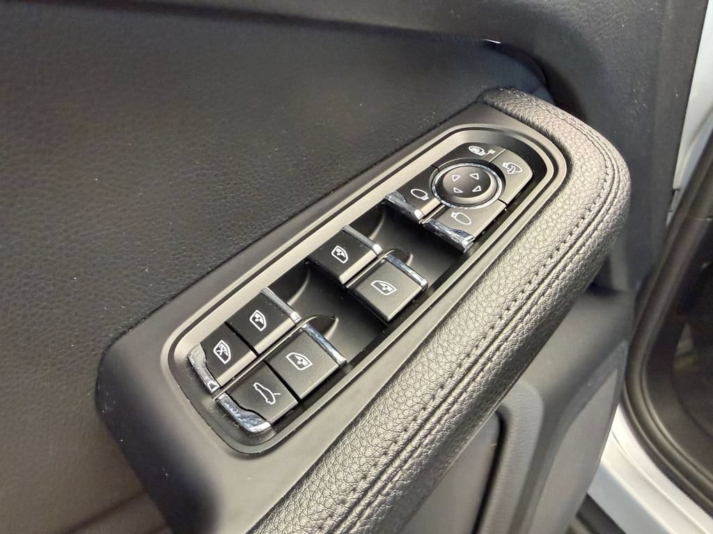 Used 2017 Porsche Macan AWD/4WD image 19
