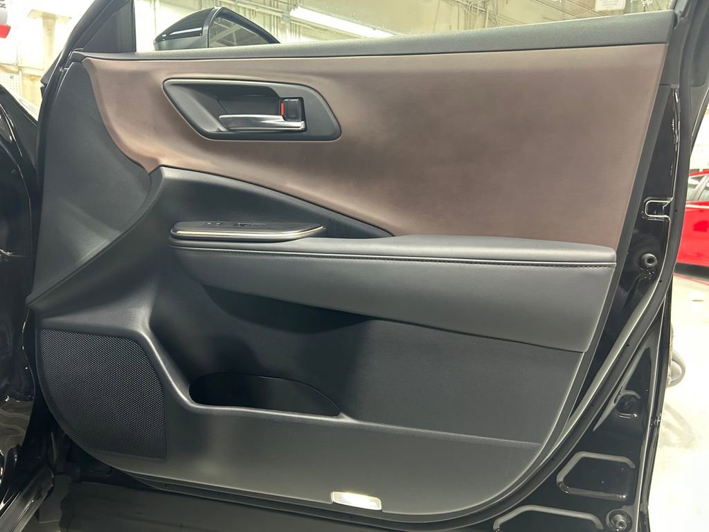 Used 2023 Toyota Crown Limited image 25