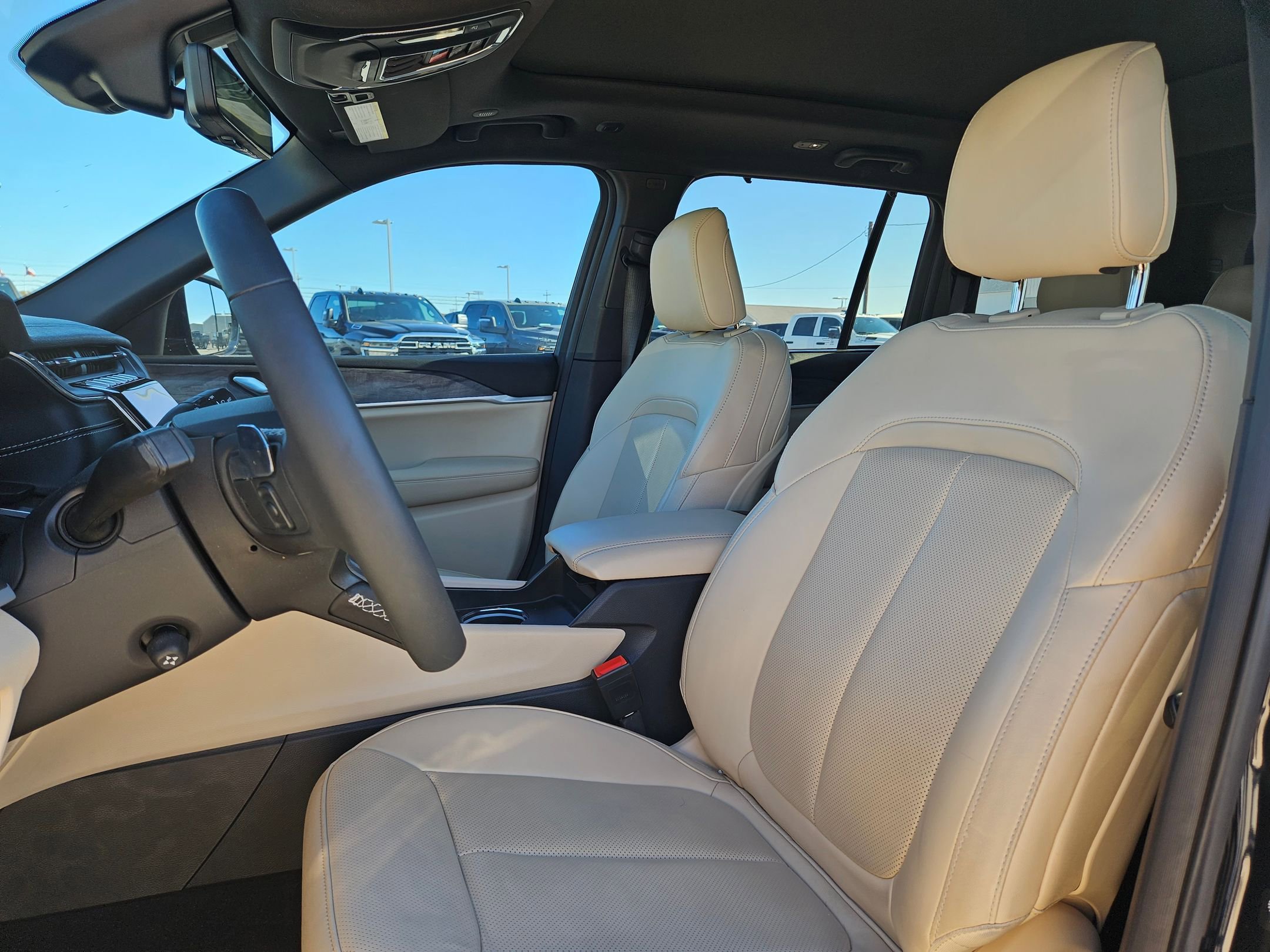 Certified 2024 Jeep Grand Cherokee Limited w/ Luxury Tech Group II image 13