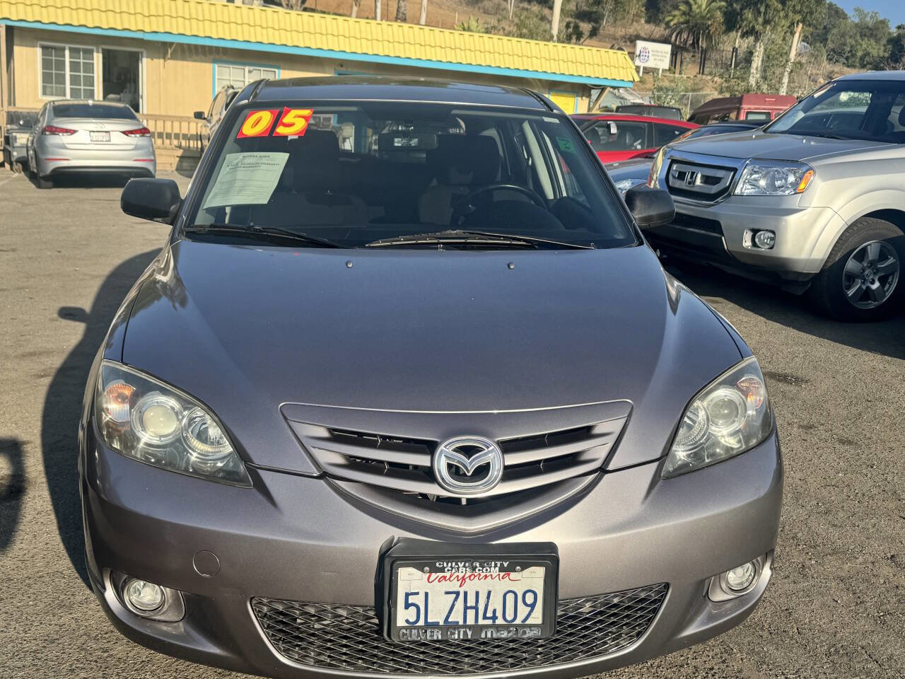 Used 2005 MAZDA MAZDA3 s w/ Moonroof & 6-CD Pkg image 2