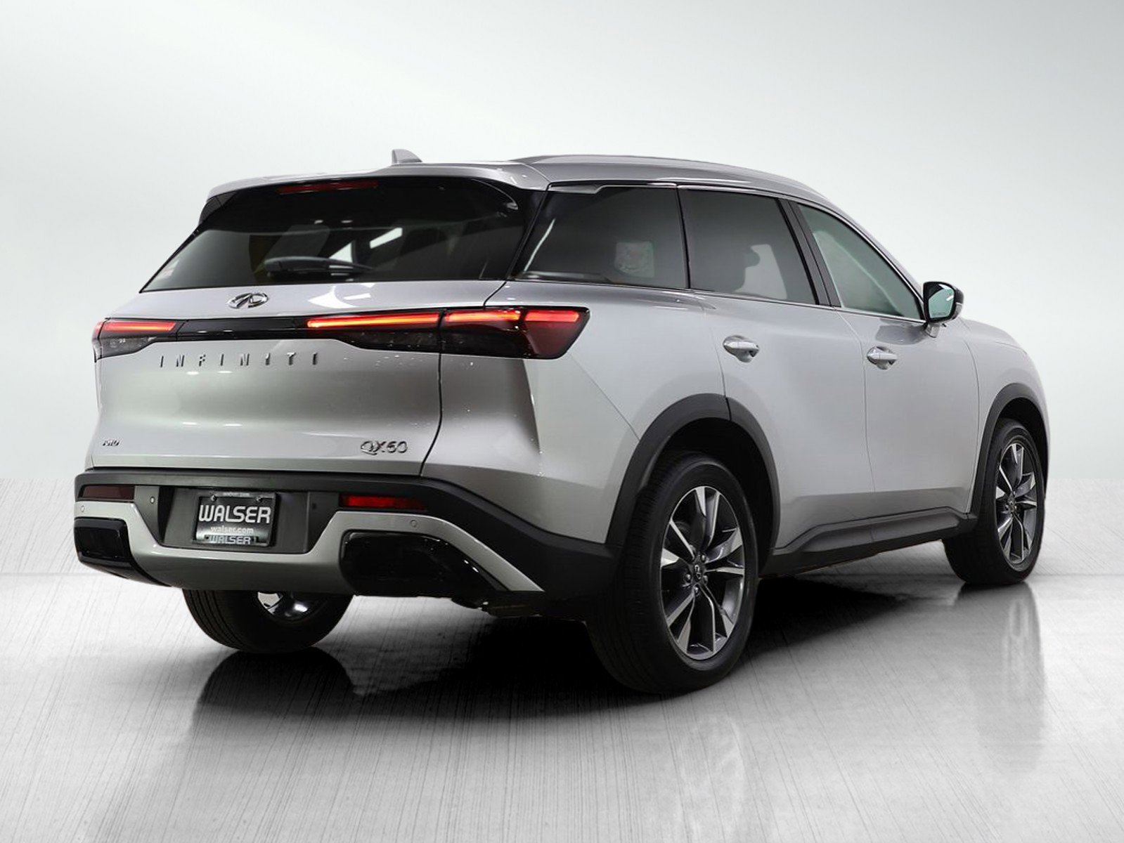 Used 2023 INFINITI QX60 Luxe image 5