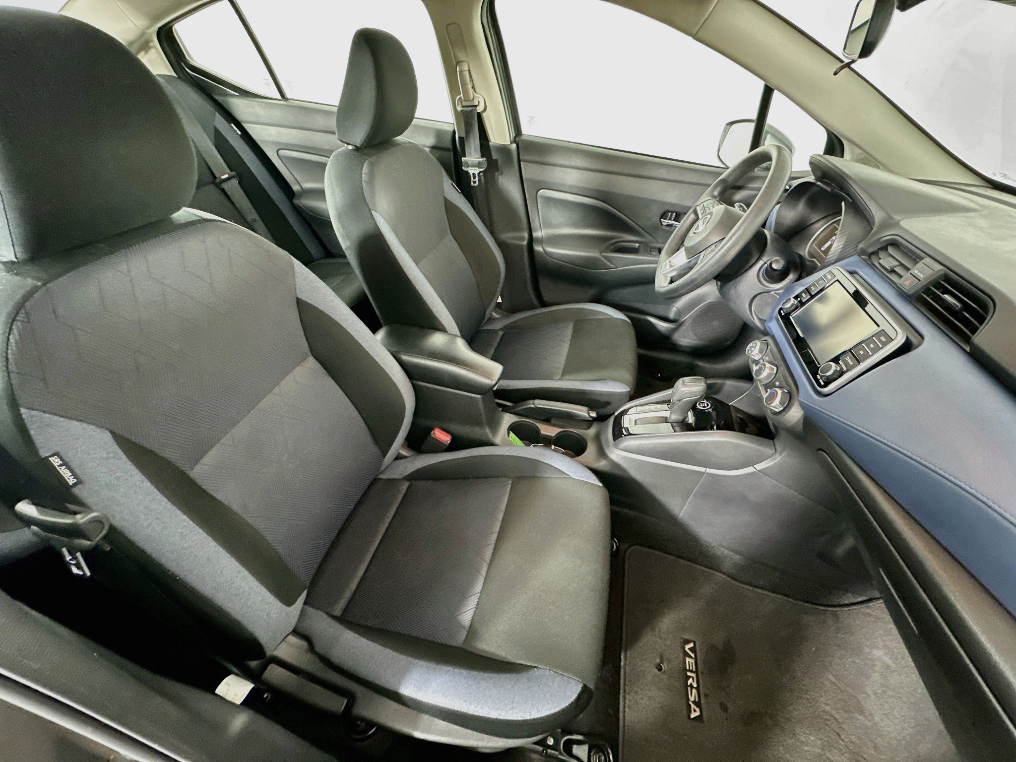 Used 2025 Nissan Versa SV FWD image 28