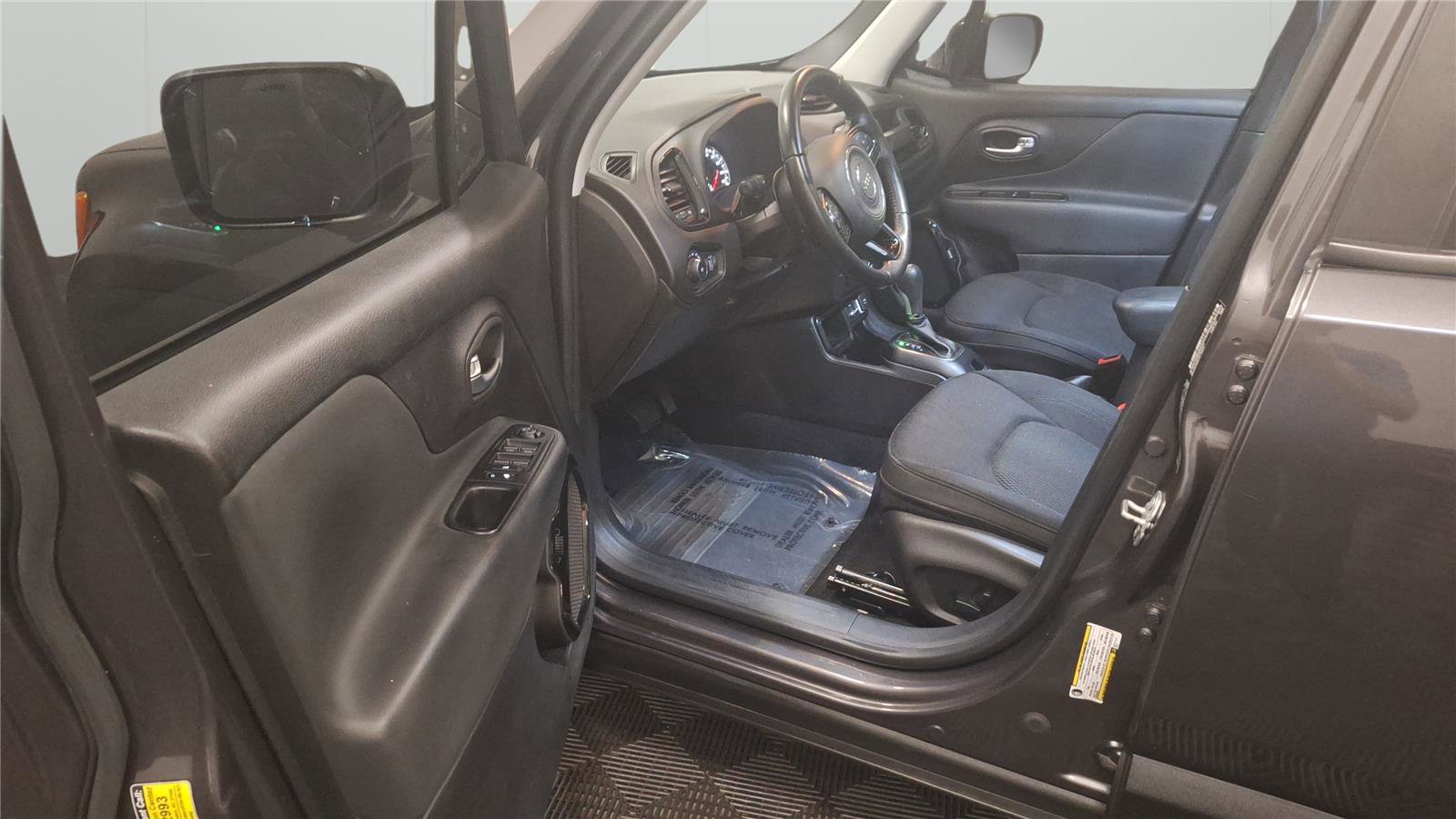 Used 2018 Jeep Renegade Altitude w/ Popular Equipment Group FWD image 23