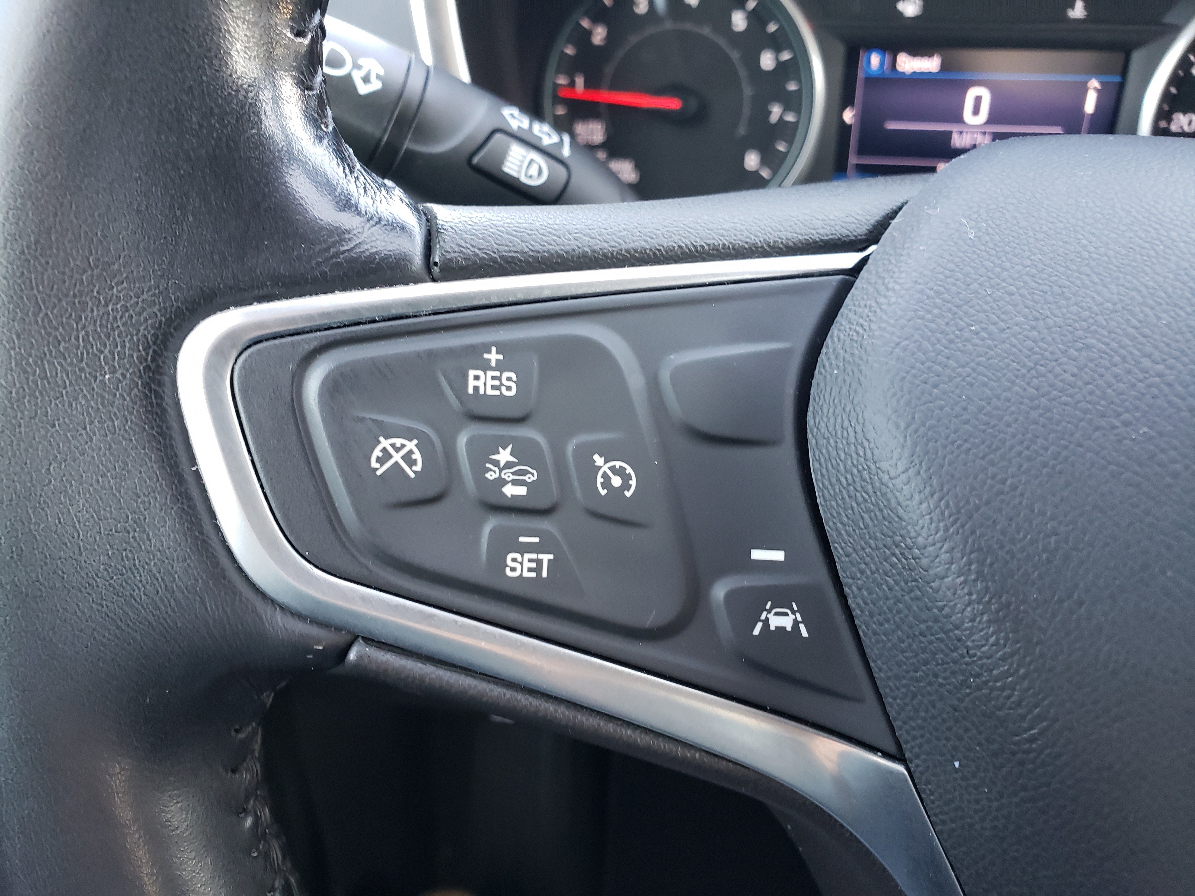 Used 2022 Chevrolet Equinox LT w/ Driver Convenience Package image 16