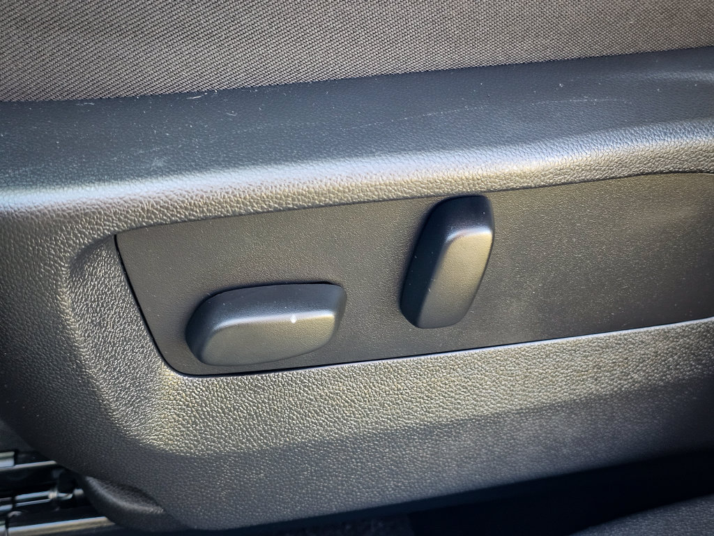 Used 2023 Buick Envision Essence AWD/4WD image 16
