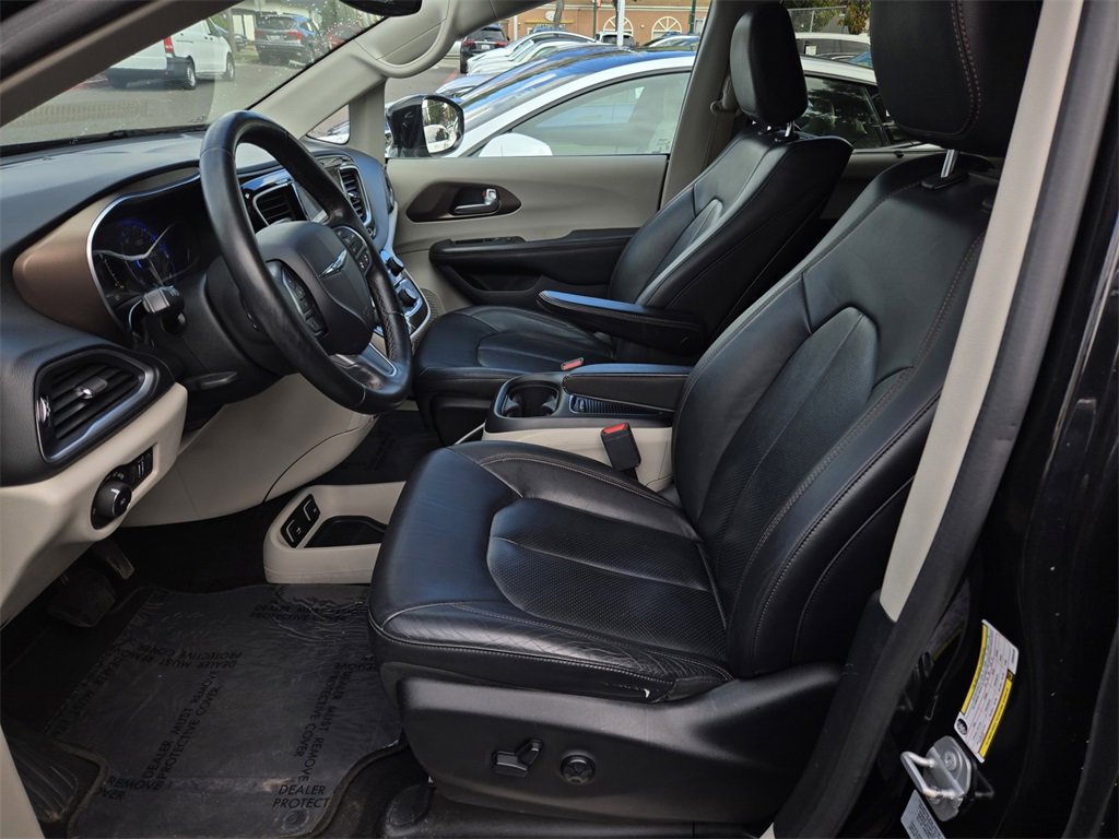 Used 2017 Chrysler Pacifica Touring-L Plus w/ Advanced Safetytec Group image 20