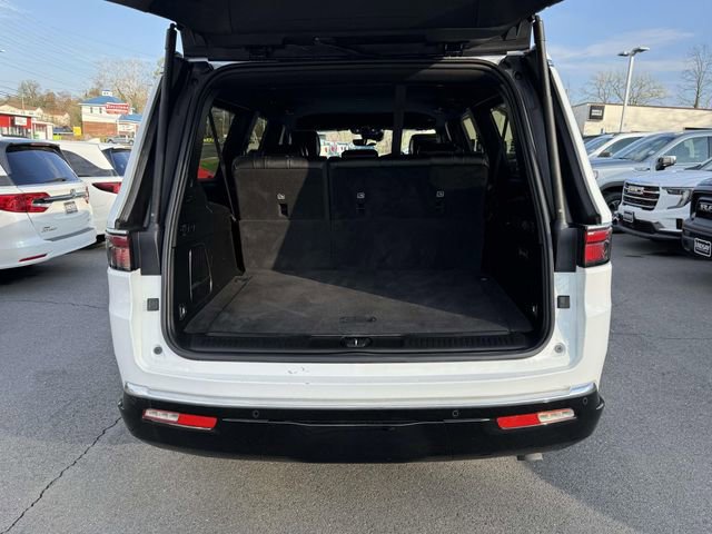 Used 2024 Jeep Wagoneer L Series II w/ Flexible Seating Group image 12