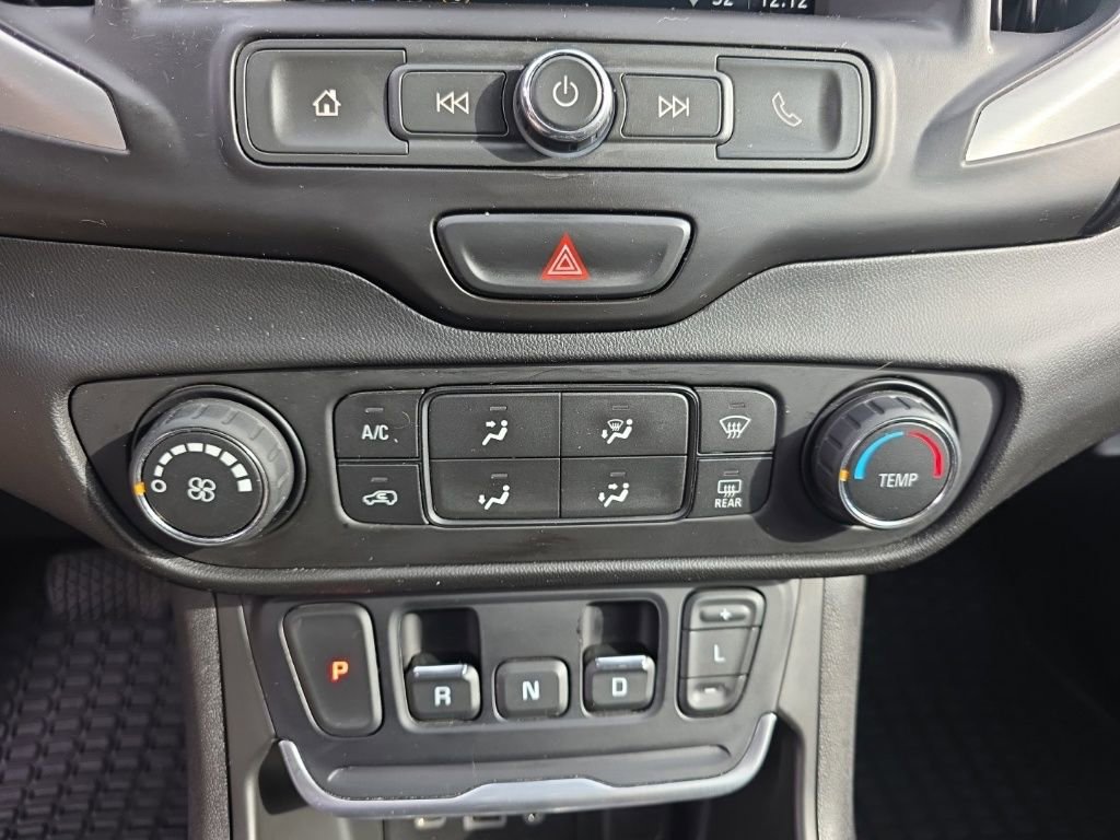 Used 2018 GMC Terrain SLE image 28