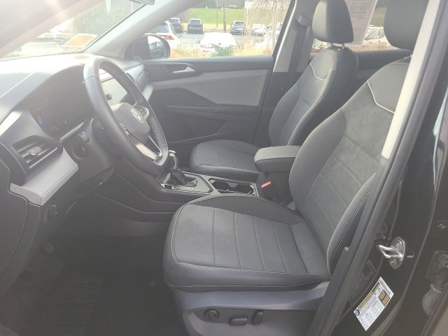 Used 2024 Volkswagen Taos SE w/ Panoramic Sunroof Package image 16