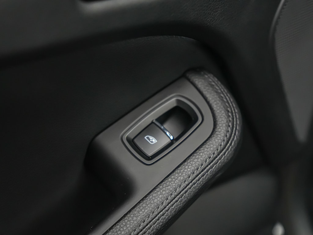 Certified 2024 Porsche Macan AWD/4WD image 16