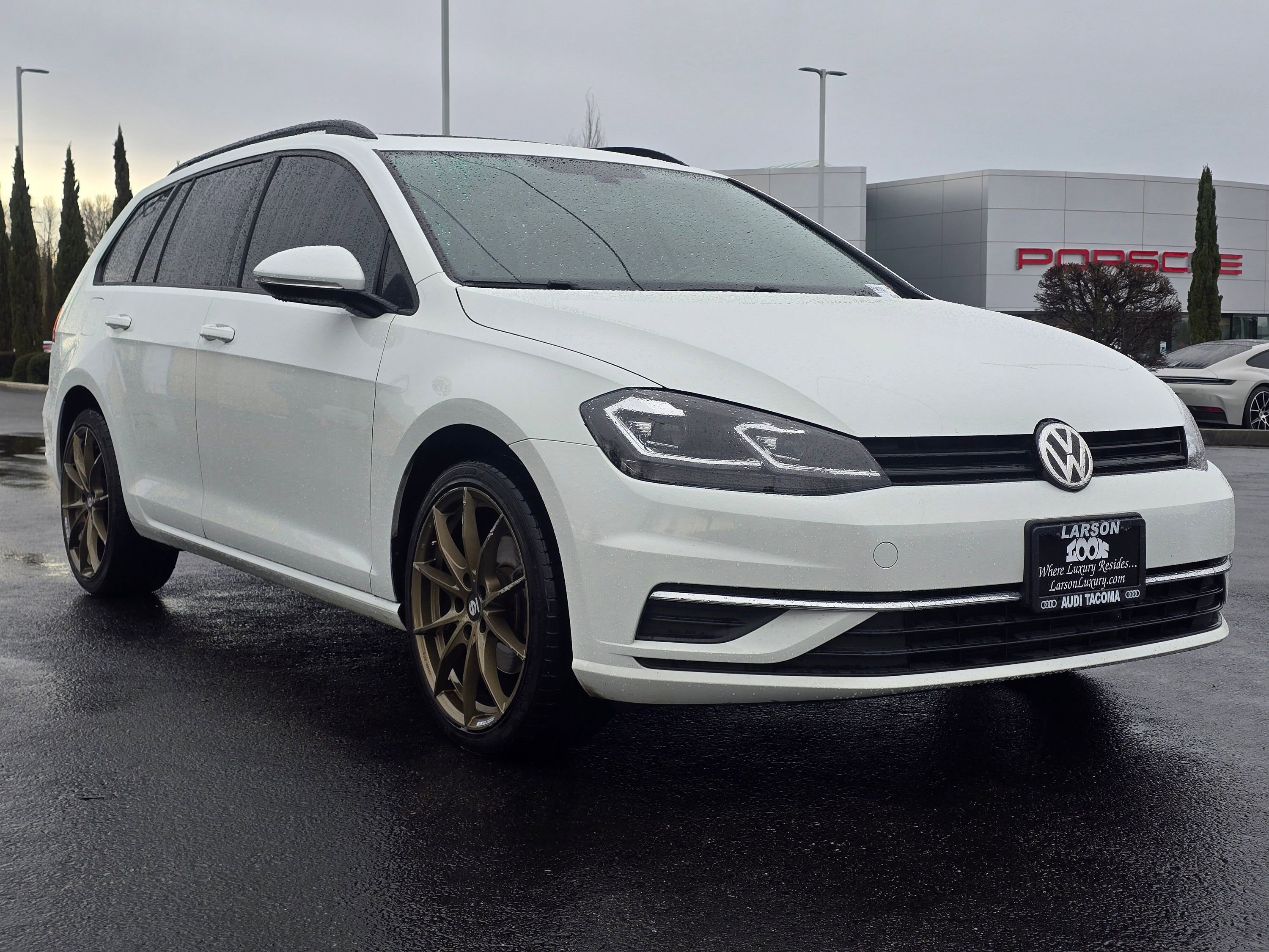 Used 2018 Volkswagen Golf SE image 8