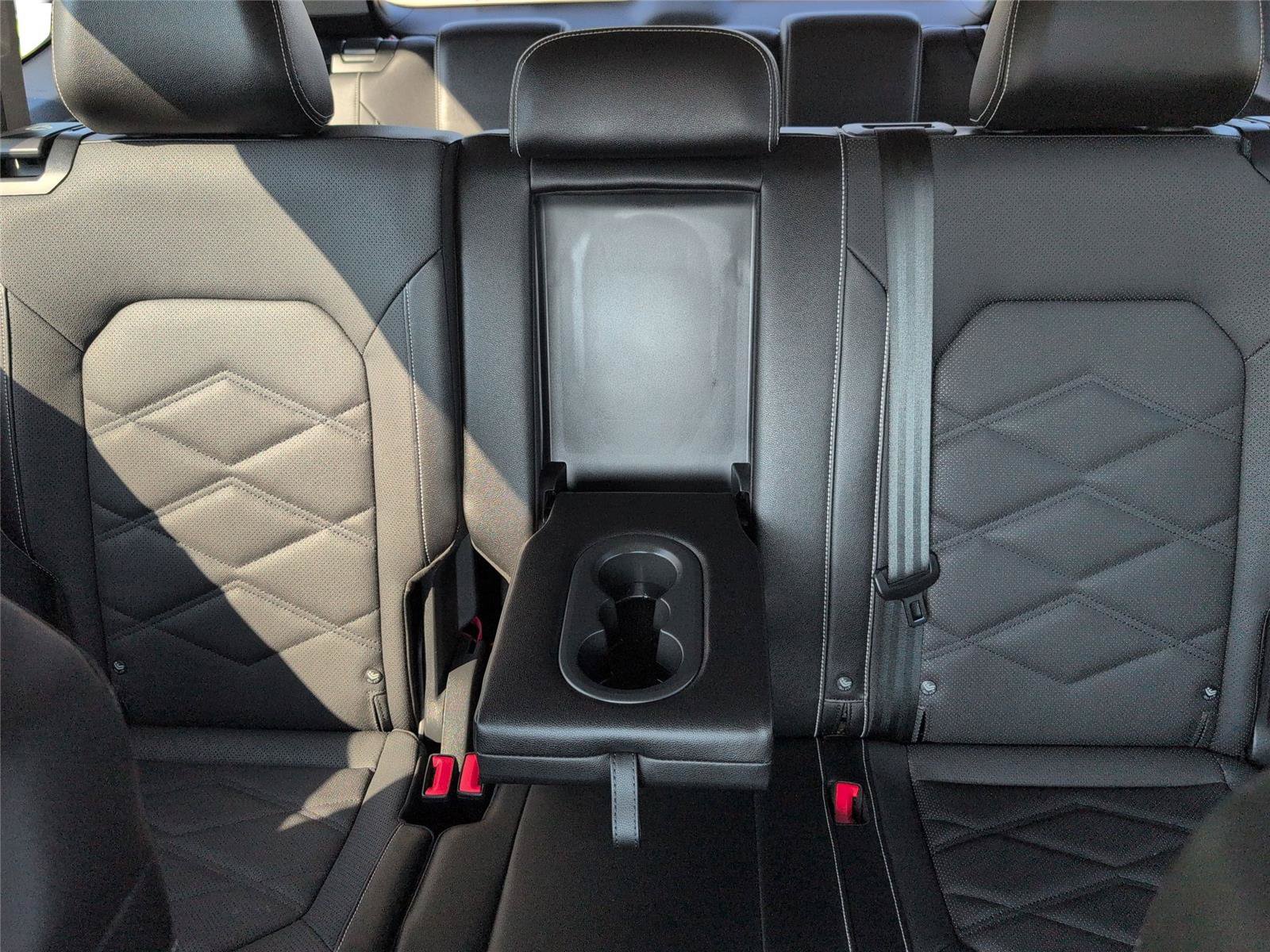 Used 2024 Volkswagen Atlas SE FWD image 16