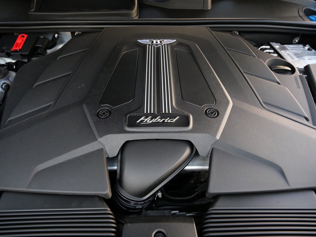 New 2025 Bentley Bentayga Plug-In Hybrid image 25