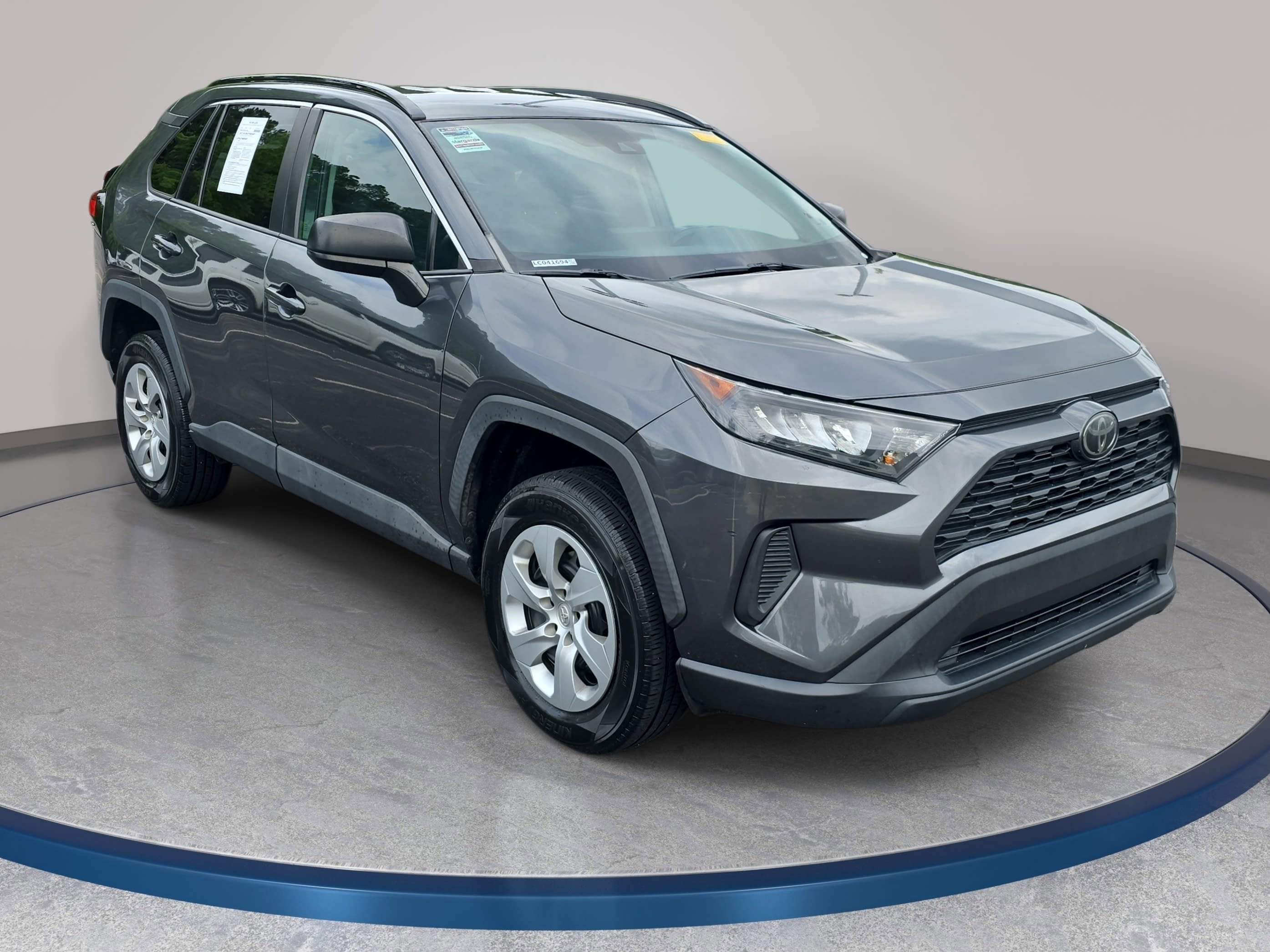 Used 2020 Toyota RAV4 LE FWD image 3