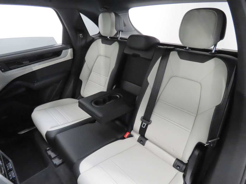 Certified 2026 Porsche Cayenne E-Hybrid AWD/4WD image 45