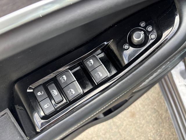 Used 2022 Jeep Grand Cherokee Overland w/ Luxury Tech Group IV AWD/4WD image 25