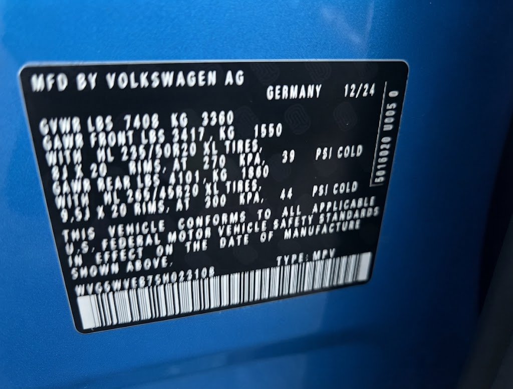 Used 2025 Volkswagen ID. Buzz Pro S Plus RWD image 6