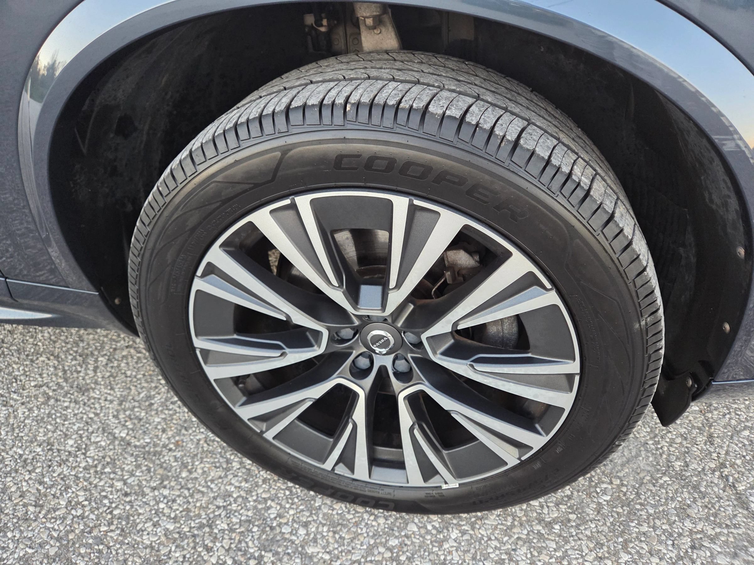 Used 2020 Volvo XC90 T5 Momentum w/ Protection Package AWD/4WD image 9