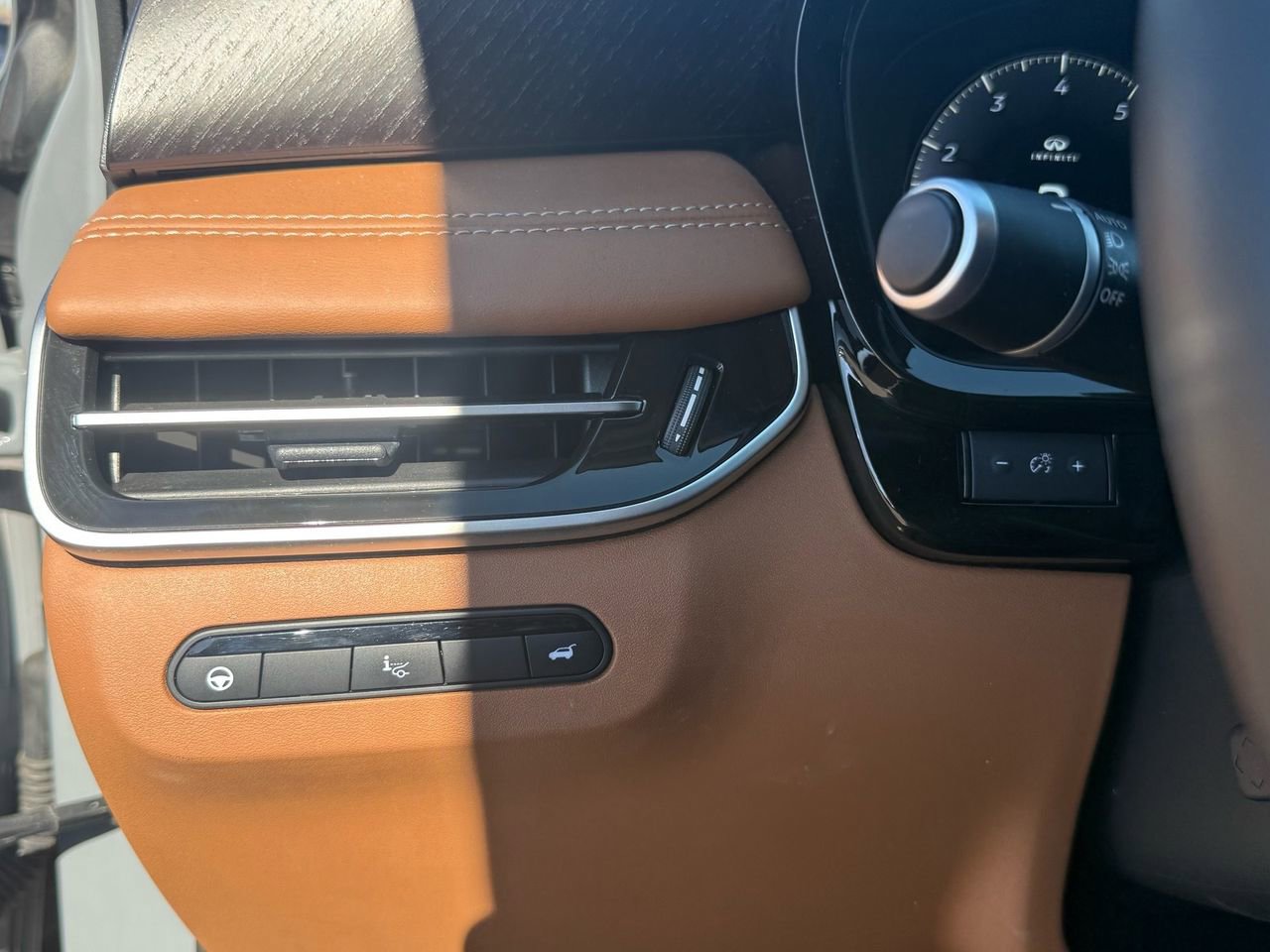 Certified 2025 INFINITI QX60 Sensory w/ Vision Package image 12