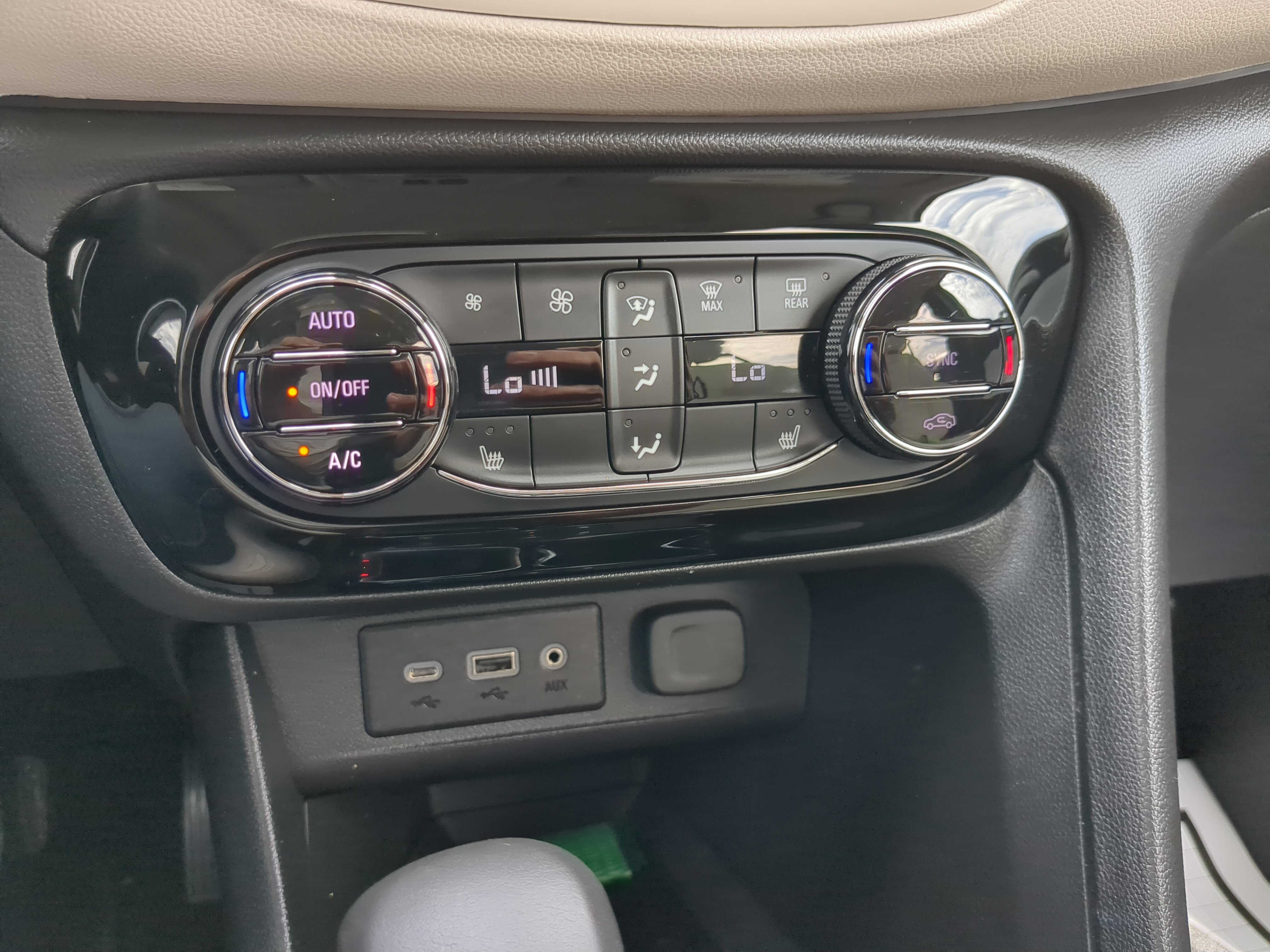 Certified 2021 Buick Encore GX Select w/ Experience Buick Package image 23