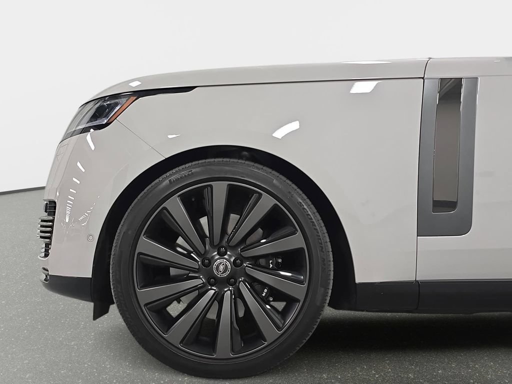 Used 2025 Land Rover Range Rover SV AWD/4WD image 10