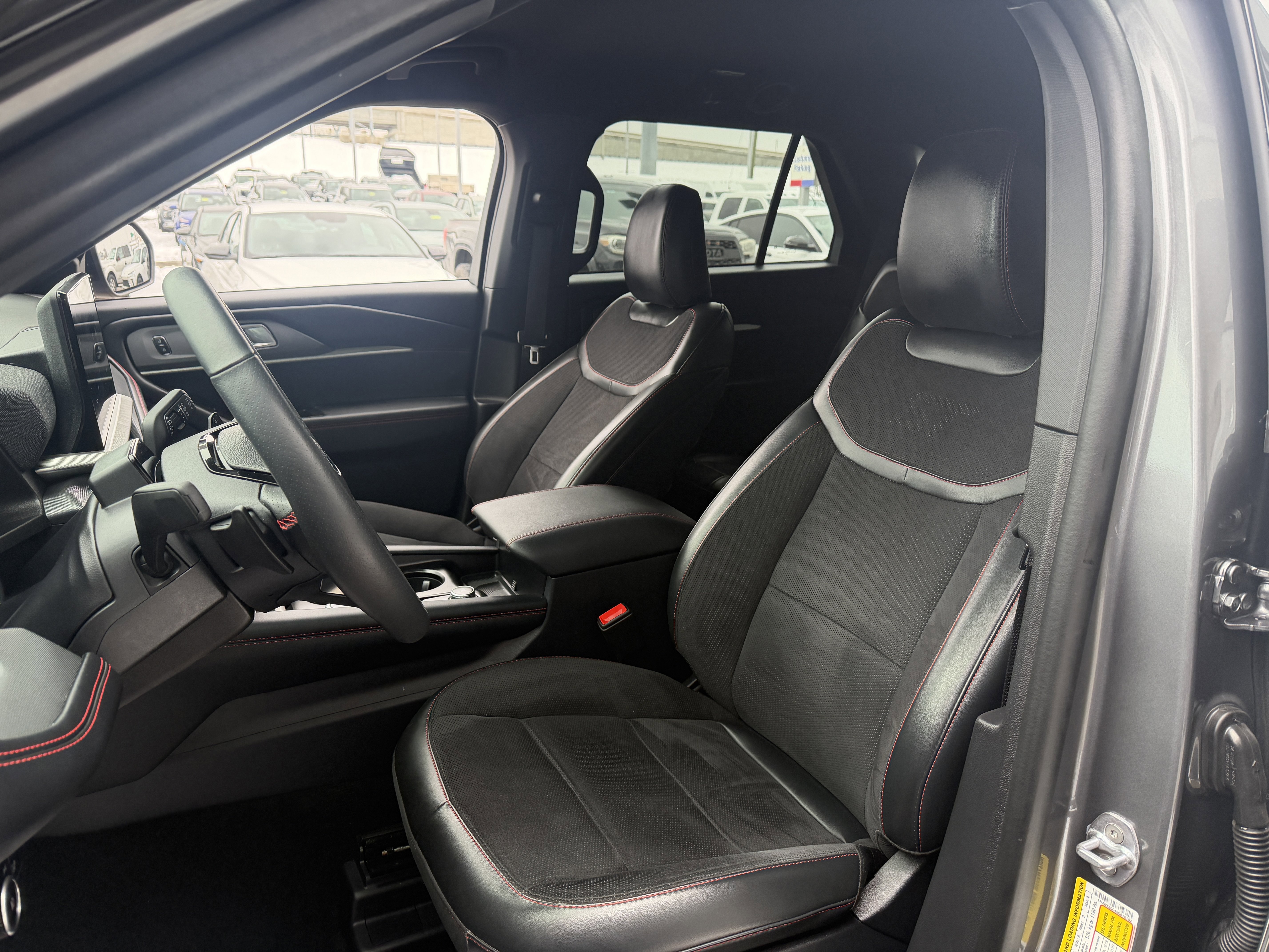 Used 2025 Ford Explorer ST image 34