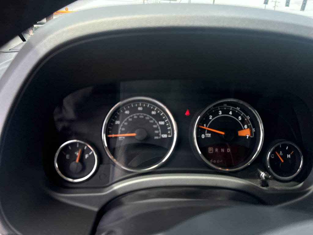 Used 2014 Jeep Compass Latitude FWD image 23