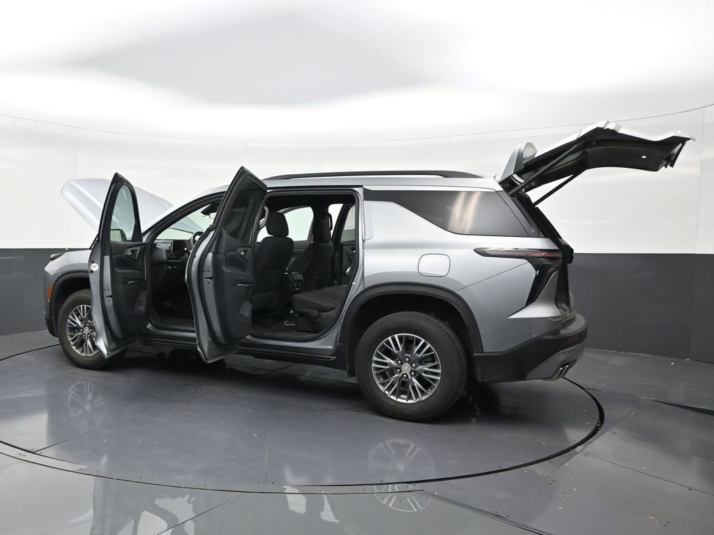 Used 2024 Chevrolet Traverse LT FWD image 31