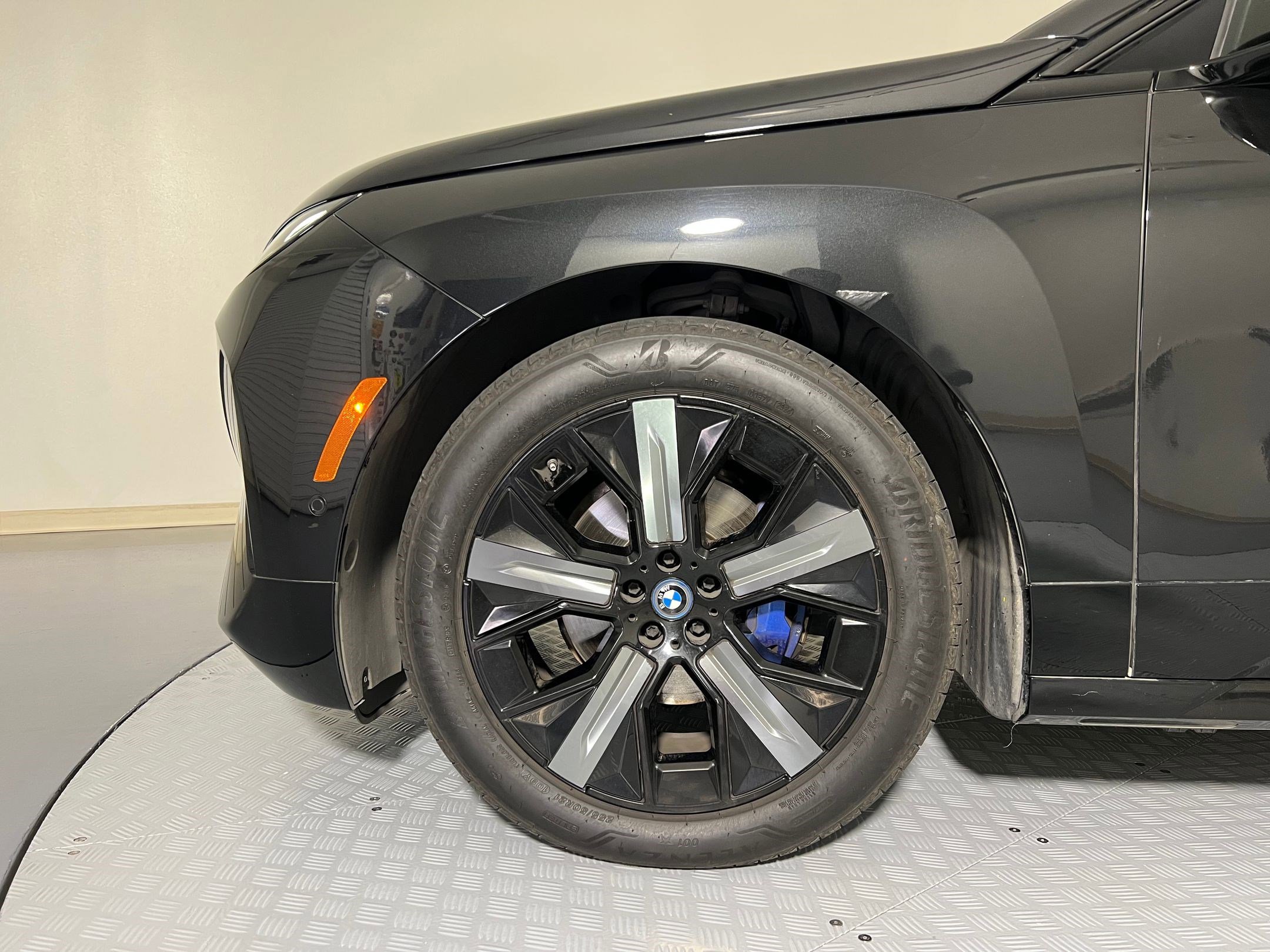 Used 2022 BMW iX xDrive50 w/ Premium Package image 10