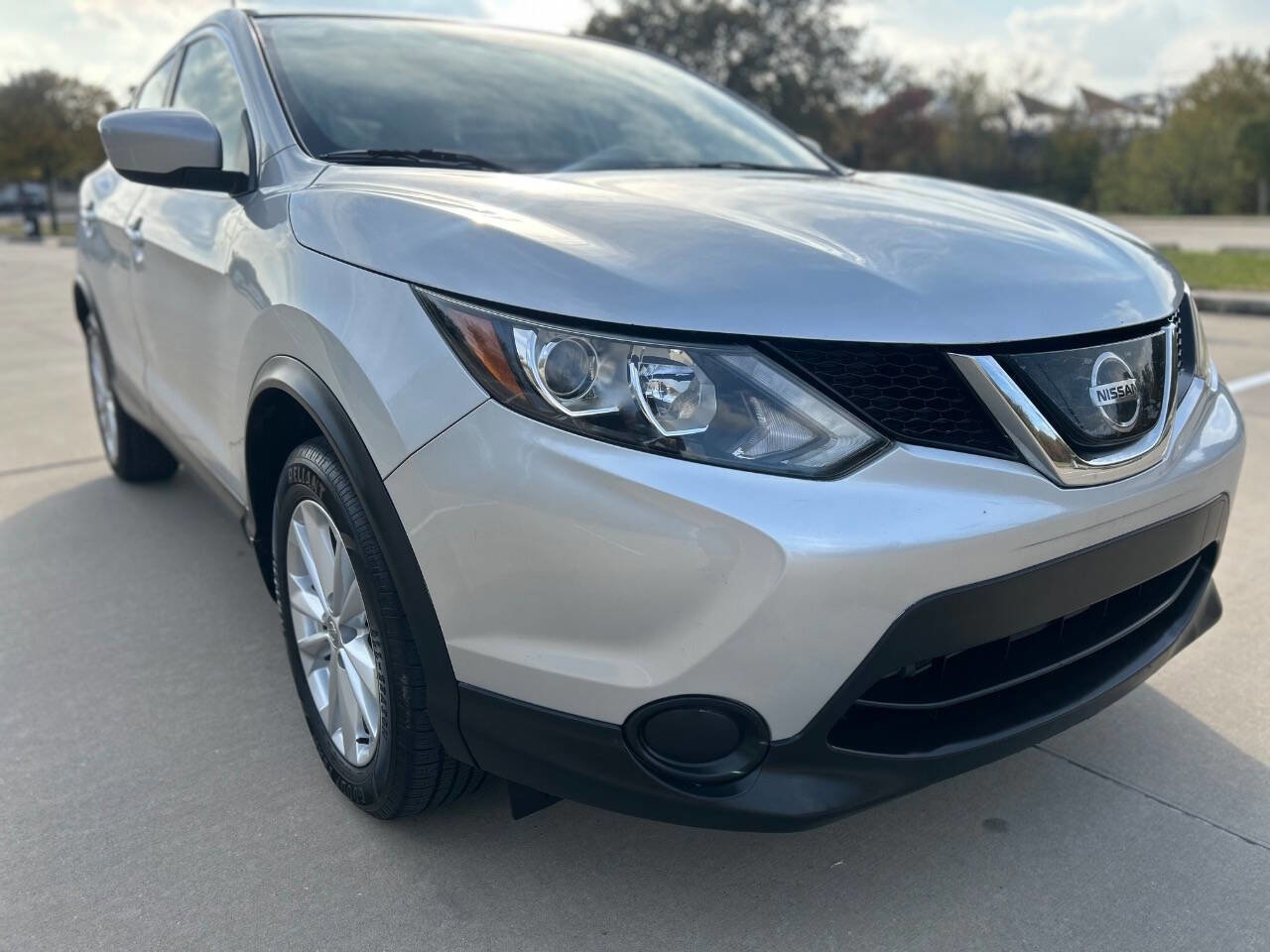 Used 2018 Nissan Rogue Sport S w/ S Appearance Package image 4