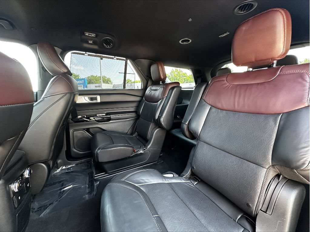Used 2022 Ford Explorer Platinum w/ Technology Package AWD/4WD image 5