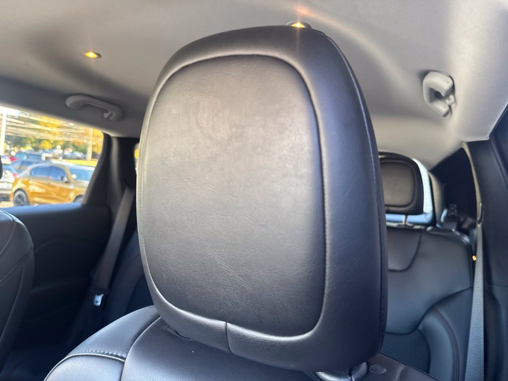 Used 2020 Jeep Cherokee Trailhawk w/ Cold Weather Group AWD/4WD image 33