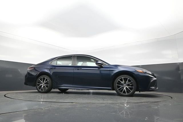 Used 2021 Toyota Camry SE w/ Convenience Package FWD image 28