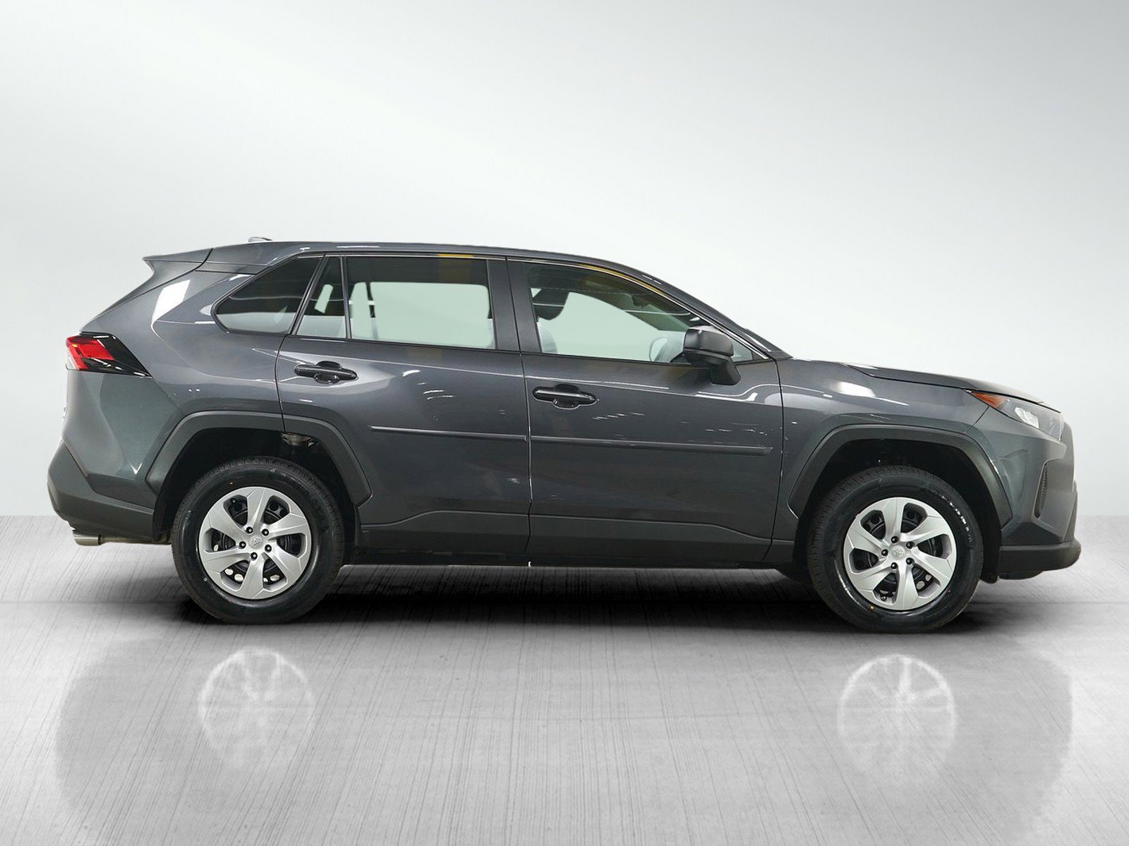 Used 2022 Toyota RAV4 LE image 6