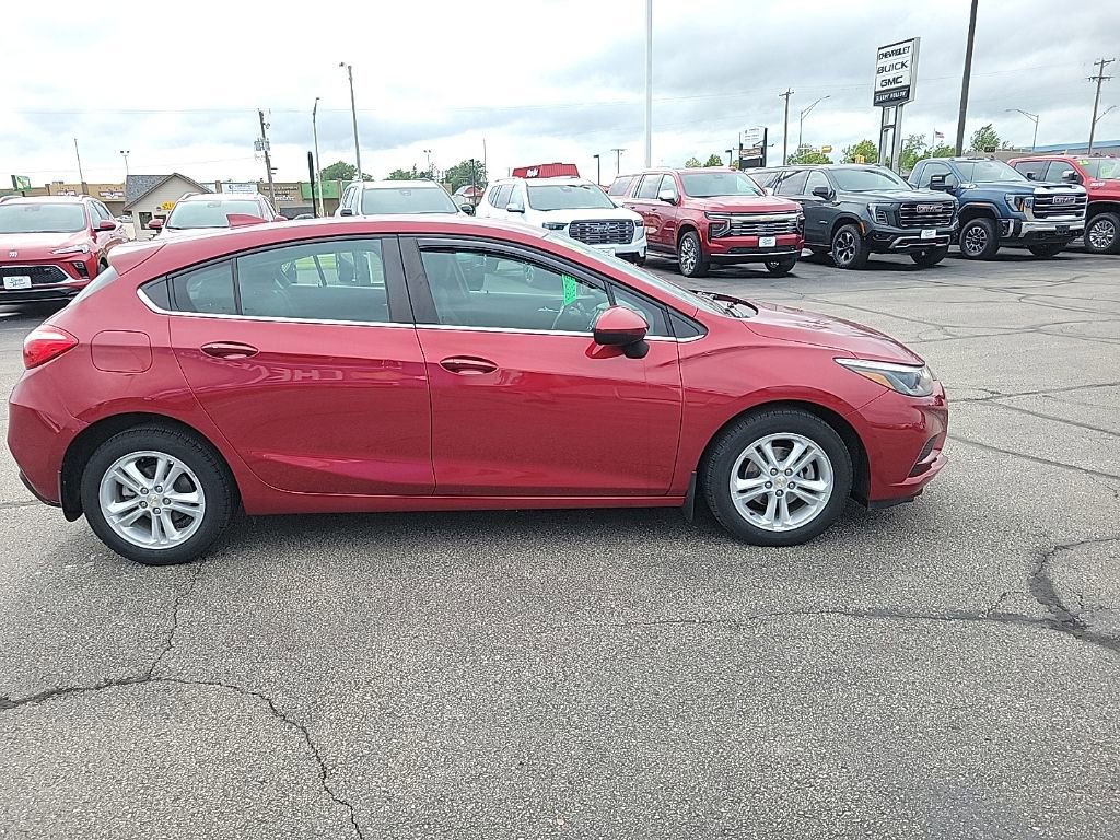 Used 2018 Chevrolet Cruze LT w/ Convenience Package FWD image 4