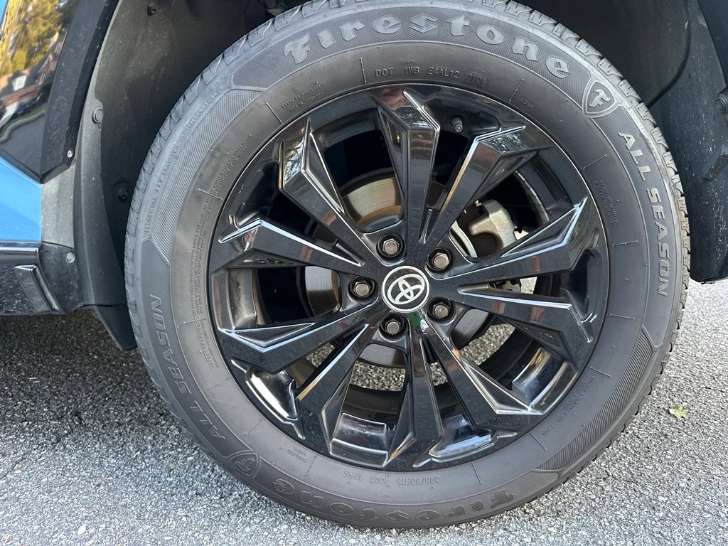 Used 2022 Toyota RAV4 SE image 29