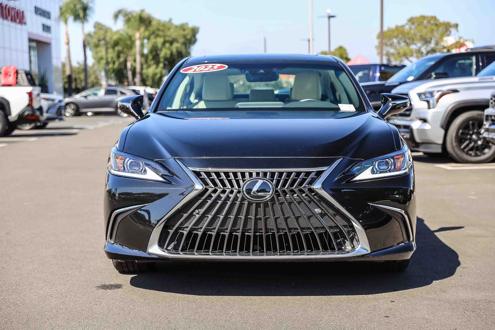 Used 2025 Lexus ES 350 w/ Premium Package FWD image 2